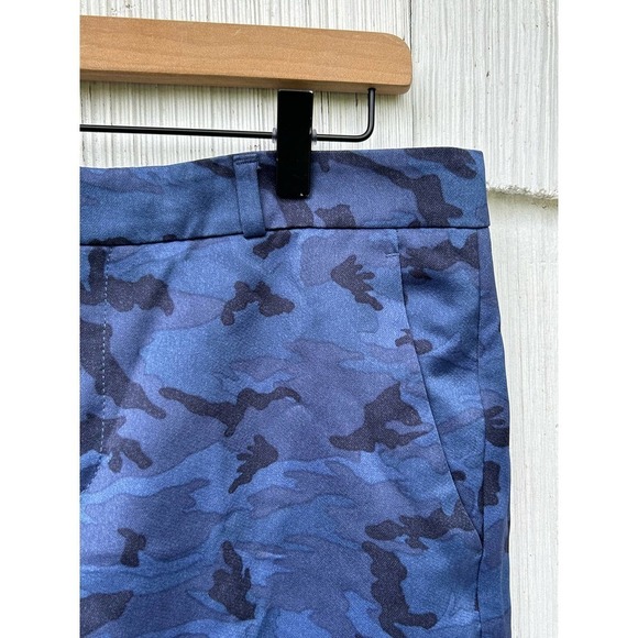 Banana Republic Satin‎ Camouflage Print Short 6 - Picture 3 of 8